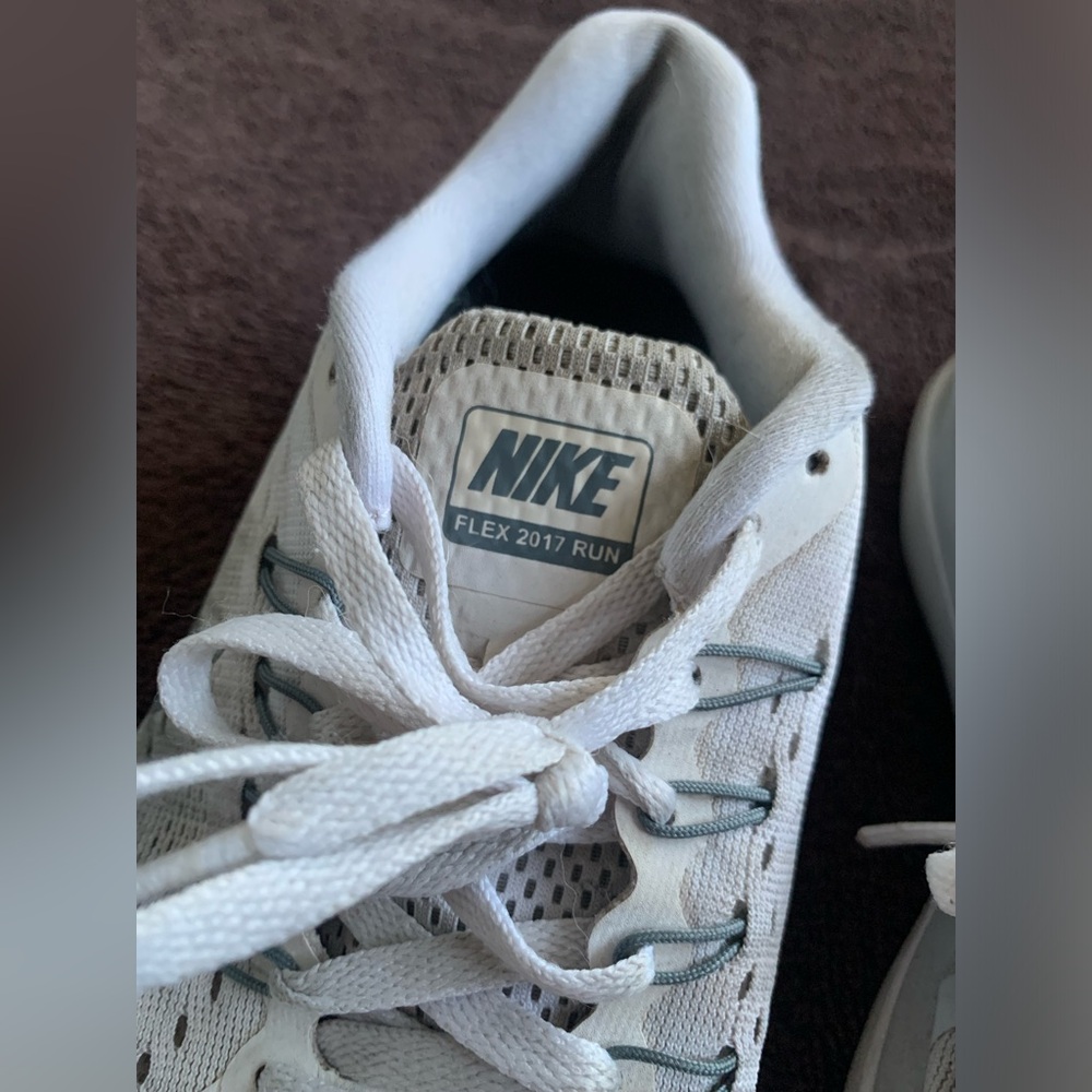 Nike Flex 2017 Run Athletic Shoes White Gray Low Top Running - Women’s Size 6.5 - Picture 2 of 12